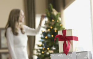 Куда деть ненужные подарки из-под елки?